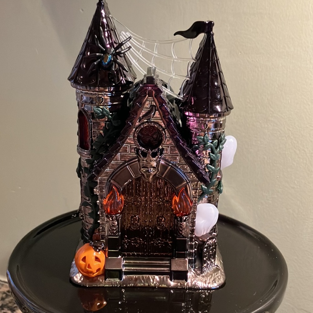 NWT Bath & Body Haunted Castle Projection Wallflower Plug In - Picture 7 of 8